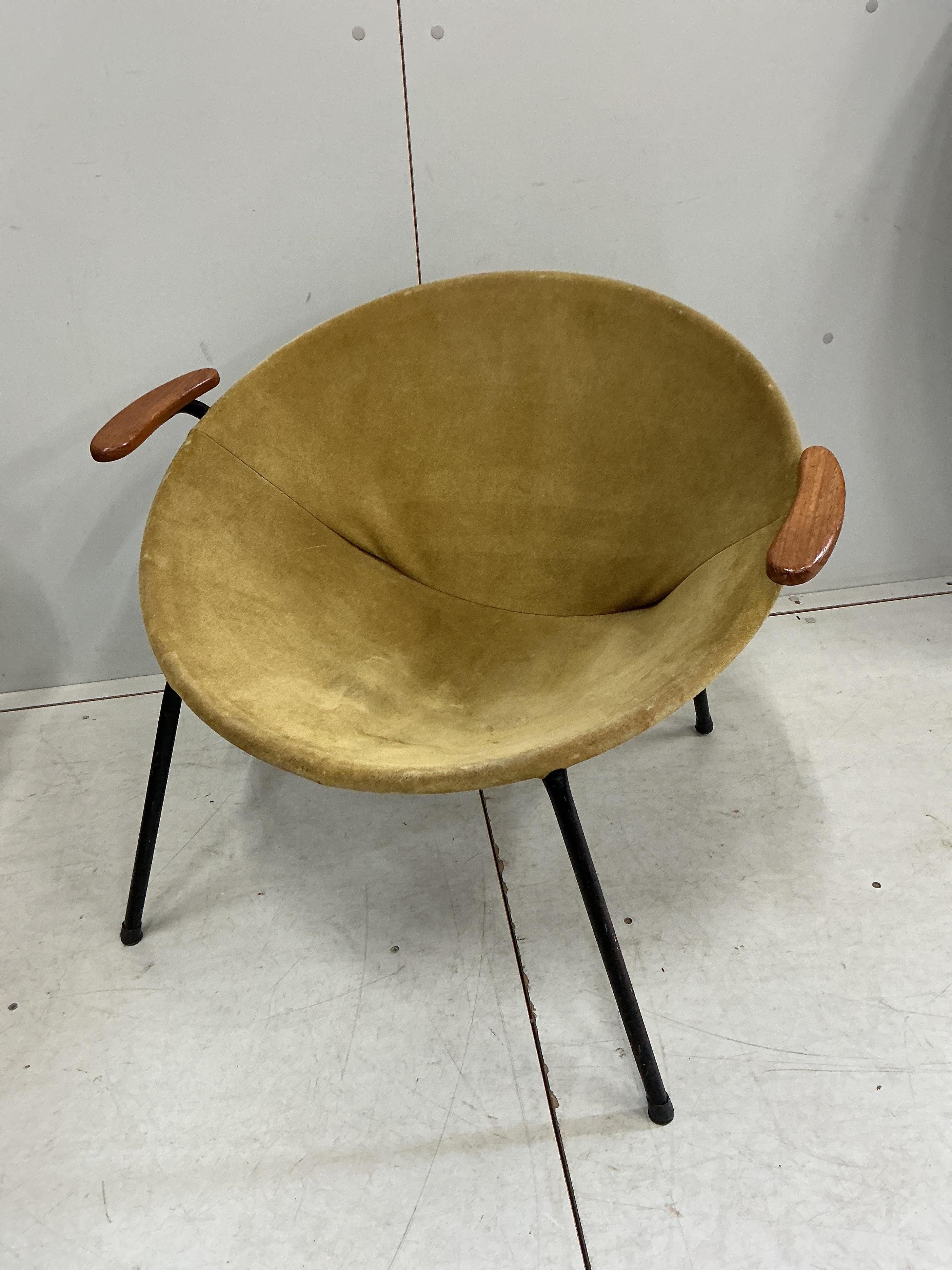 A pair of Hans Olsen balloon chairs, width 76cm, height 64cm